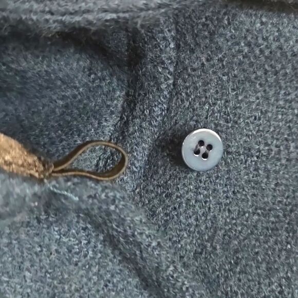 Brooks Brothers Women's Navy Blue Winter Cape Poncho Wrap Fringe Scarf Shawl OS - Picture 4 of 10